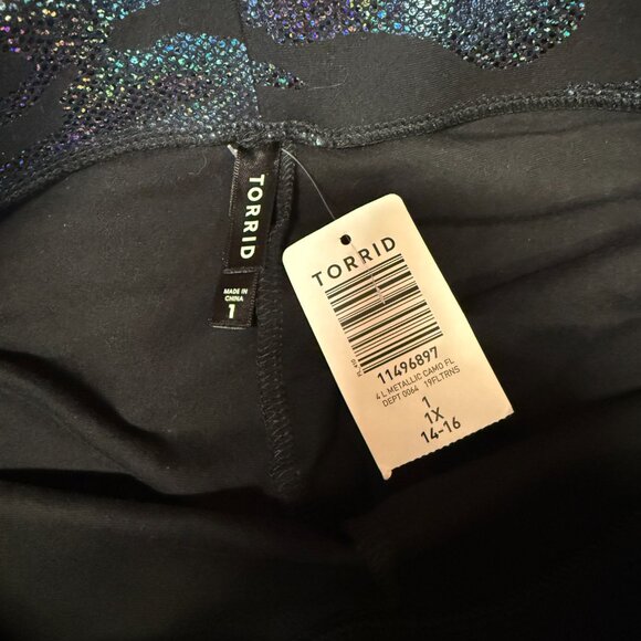 Torrid We Swear By The Fit Premium Leggings Women 1 Black Camo Metallic Tapered - Picture 3 of 12